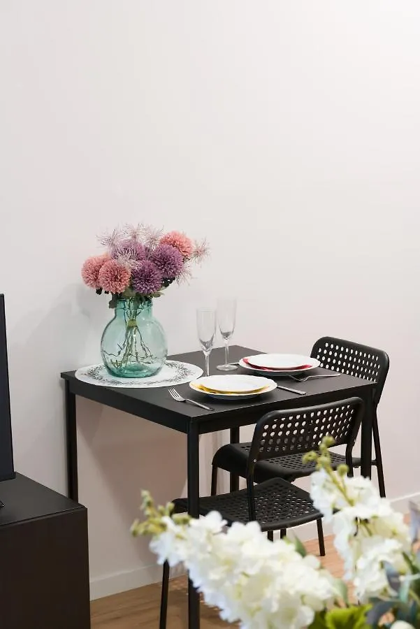 Kwiatowa Studio Apartment Poznań City Center by Renters 0*,