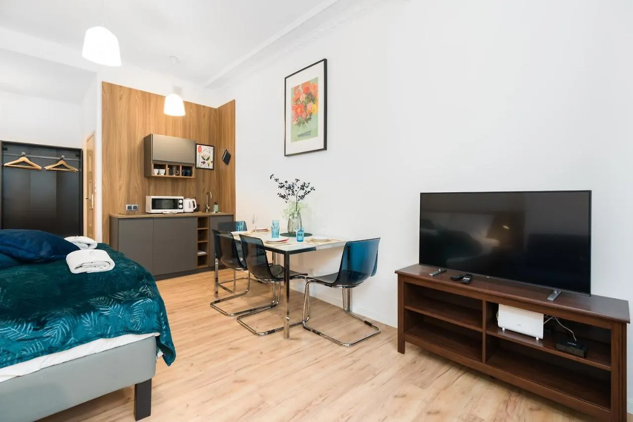Kwiatowa Studio Apartment Poznań City Center by Renters Polska