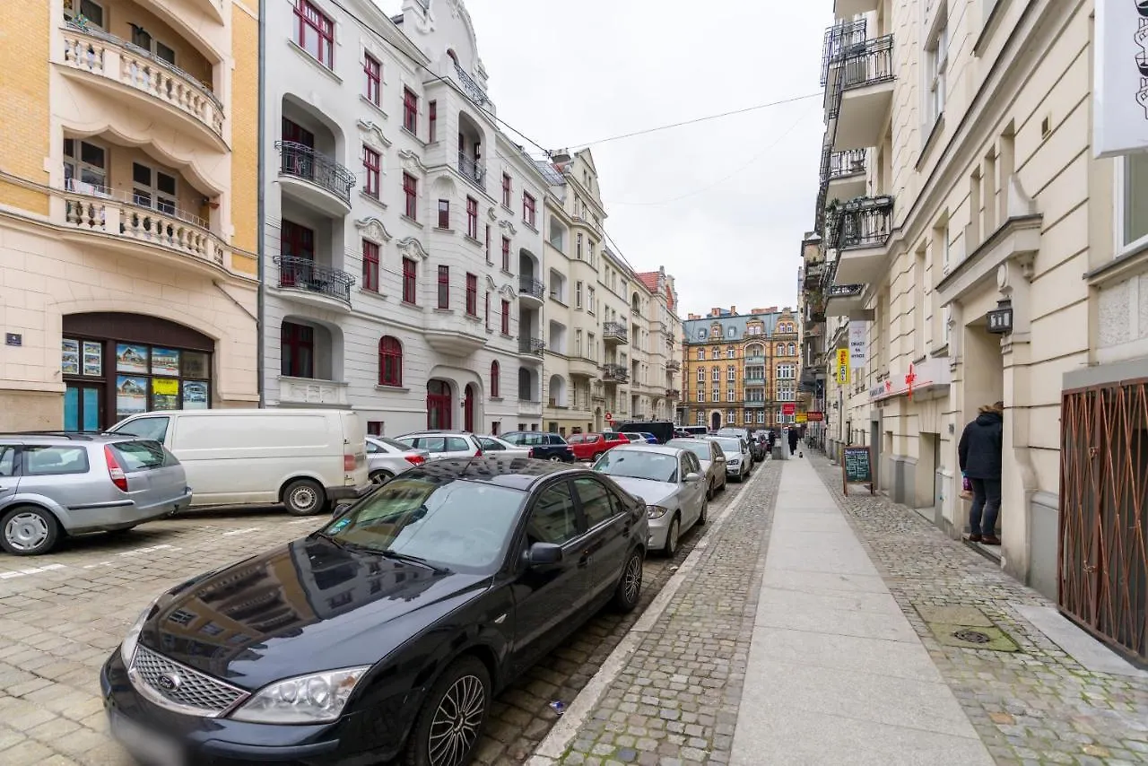 Kwiatowa Studio Apartment Poznań City Center by Renters 0*,  Polska